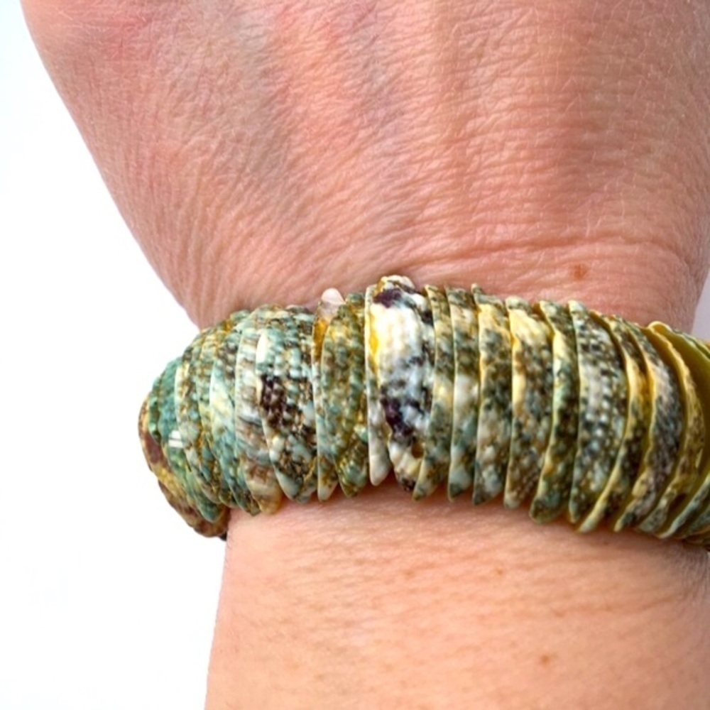 Stackable Seashell Croc Scale Bracelet - Picture 4 of 7